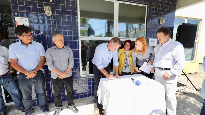 Florianópolis: Prefeito assina ordem de serviço para construção da Academia da Saúde e reforma da unidade de saúde