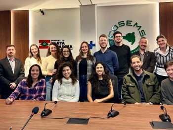 Residentes de medicina e especializandos em gestão visitam o COSEMS/SC e conhecem funcionamento da instituição