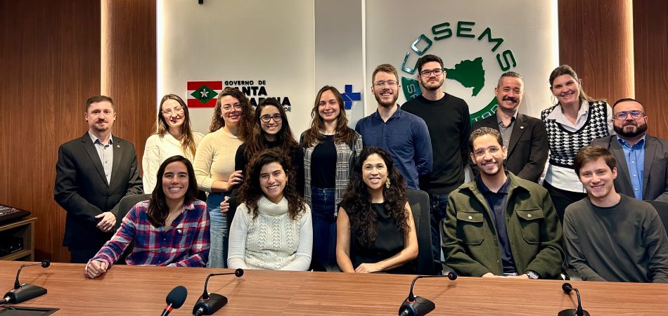 Residentes de medicina e especializandos em gestão visitam o COSEMS/SC e conhecem funcionamento da instituição