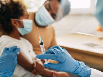 Campanha de multivacinação busca atualizar cadernetas de crianças e adolescentes